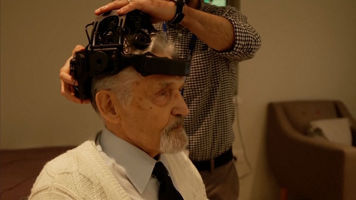 Naděje v boji s demencí. Vědci stimulovali mozek i bez operace hlavy